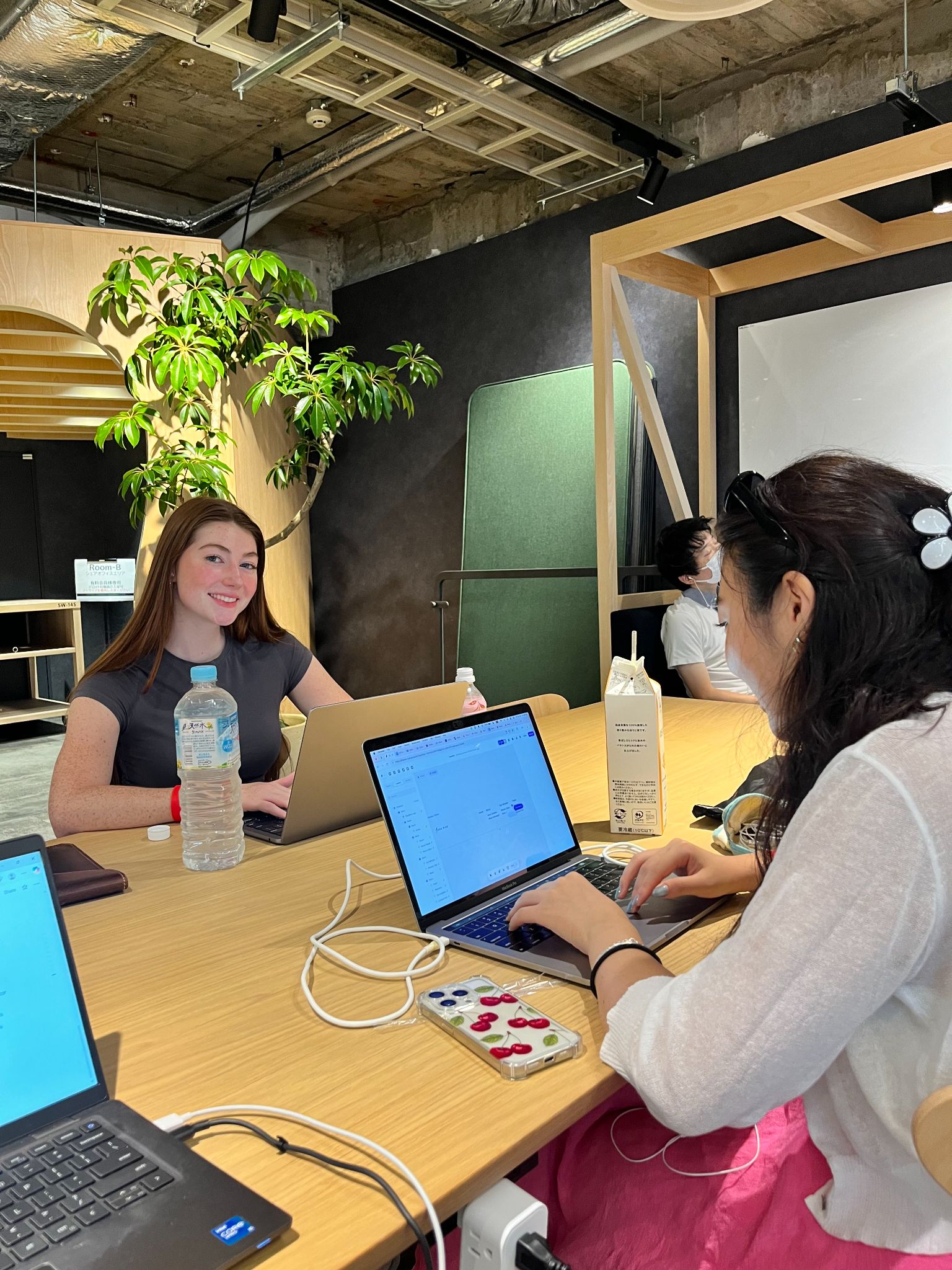 Maddy had a hybrid setup and worked remotely twice a week