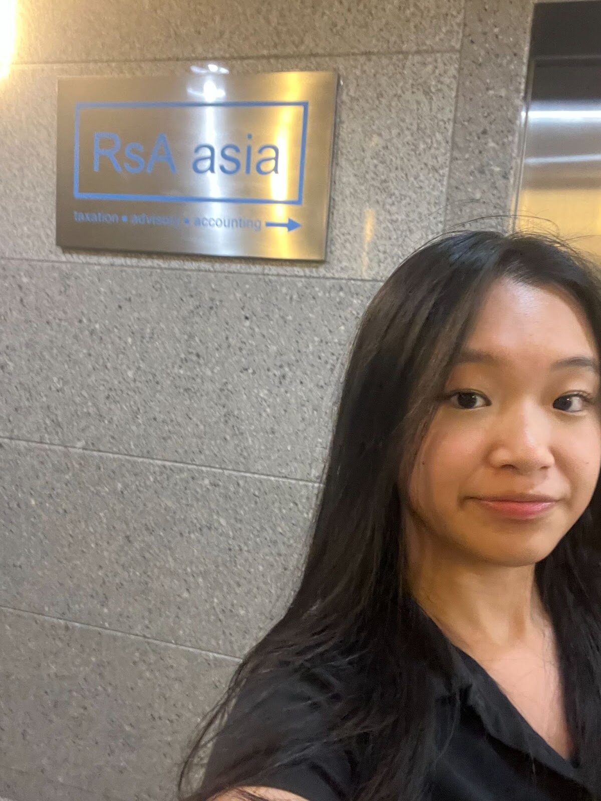 Every intern needs a souvenir photo with their host company’s logo!